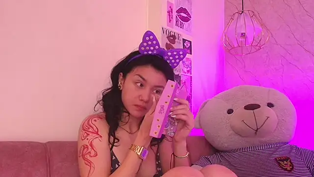 april bennett online show from 11/13/25, 12:26