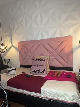 Caroline daring online show from 05/24/26, 12:43