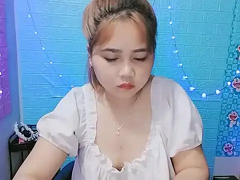 Snapshot of Nhan7868 chatting on 10/13/25, 05:07 Nhan7868 online show from 10/13/25, 05:07