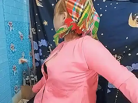 Snapshot of Nhan7868 chatting on 10/26/25, 02:01 Nhan7868 online show from 10/26/25, 02:01