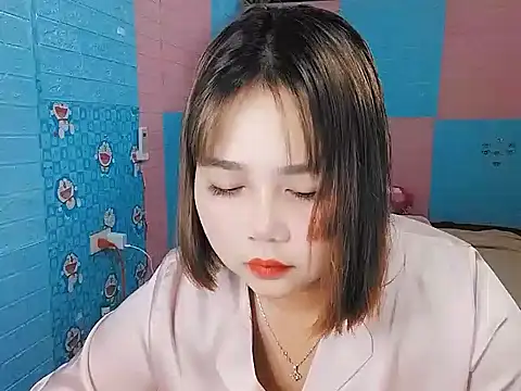 Snapshot of Nhan7868 chatting on 12/19/25, 02:02 Nhan7868 online show from 12/19/25, 02:02