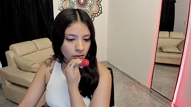 Candy fox 19 online show from 02/20/26, 04:40