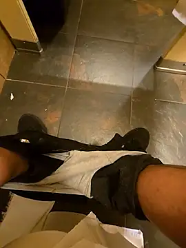 Snapshot of maxelbueno chatting on 11/01/25, 08:33 maxelbueno online show from 11/01/25, 08:33