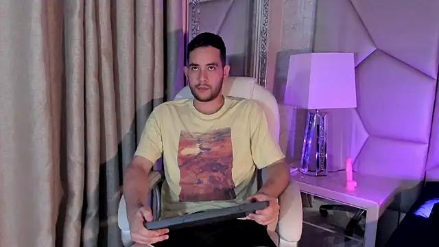 Snapshot of matti_de_lucaa chatting on 09/13/25, 05:02 matti de lucaa online show from 09/13/25, 05:02