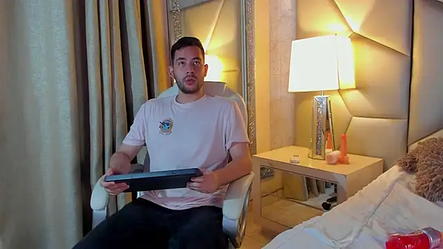 Snapshot of matti_de_lucaa chatting on 09/30/25, 05:29 matti de lucaa online show from 09/30/25, 05:29