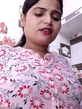 Hot-Pooja25 online show from 03/13/26, 10:44