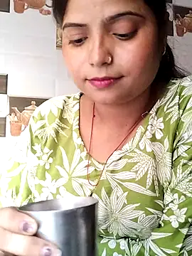 Hot-Pooja25 online show from 04/18/26, 12:09