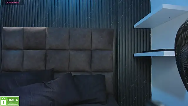 Sussy Vixen online show from 01/08/26, 04:04