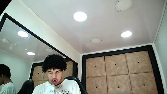 Snapshot of BrindyMichell chatting on 10/20/25, 06:52 BrindyMichell online show from 10/20/25, 06:52