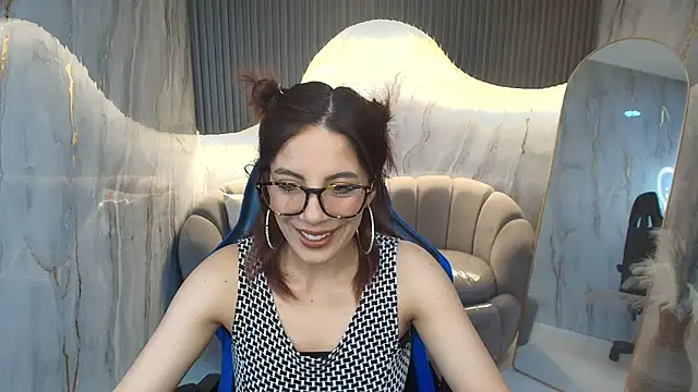 nadia r  online show from 06/20/26, 07:38