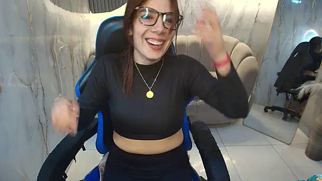 nadia r  online show from 07/27/26, 07:43