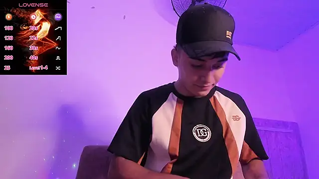 Snapshot of Austin_Cardieff_ chatting on 09/29/25, 08:02 Austin Cardieff online show from 09/29/25, 08:02