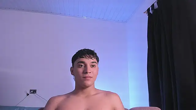 Snapshot of Austin_Cardieff_ chatting on 10/25/25, 02:41 Austin Cardieff online show from 10/25/25, 02:41