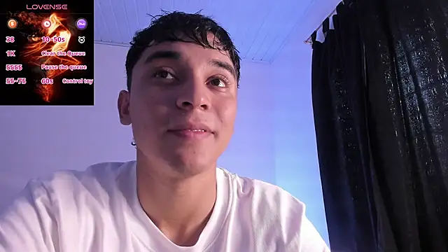 Snapshot of Austin_Cardieff_ chatting on 10/27/25, 08:02 Austin Cardieff online show from 10/27/25, 08:02