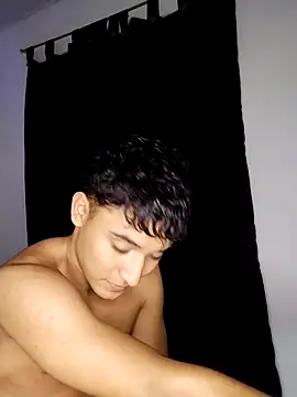 Snapshot of Austin_Cardieff_ chatting on 10/31/25, 03:07 Austin Cardieff online show from 10/31/25, 03:07