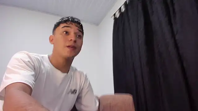 Snapshot of Austin_Cardieff_ chatting on 11/21/25, 02:21 Austin Cardieff online show from 11/21/25, 02:21