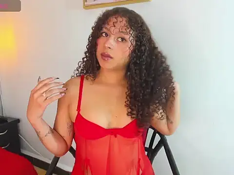 Snapshot of Sofiapassionne chatting on 02/13/26, 02:13 Sofiapassionne online show from 02/13/26, 02:13