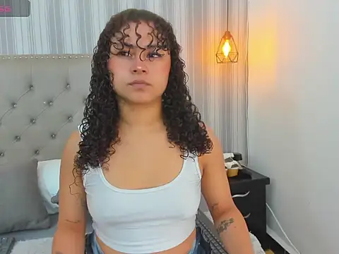 Snapshot of Sofiapassionne chatting on 02/18/26, 01:40 Sofiapassionne online show from 02/18/26, 01:40