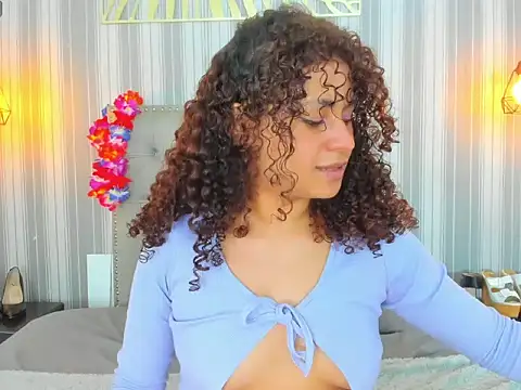 Snapshot of Sofiapassionne chatting on 02/27/26, 01:44 Sofiapassionne online show from 02/27/26, 01:44