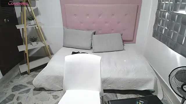 Dulce  Lovee online show from 11/09/25, 02:37