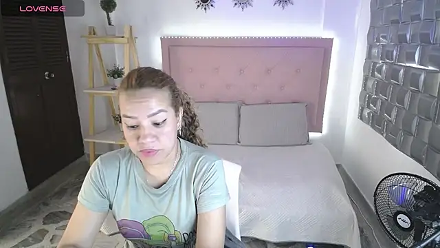 Dulce  Lovee online show from 11/13/25, 12:15