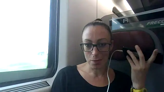 Snapshot of Astrid3 chatting on 10/09/25, 08:34 Astrid3 online show from 10/09/25, 08:34