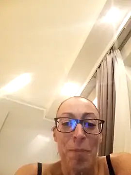 Snapshot of Astrid3 chatting on 10/20/25, 04:40 Astrid3 online show from 10/20/25, 04:40