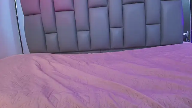 kissme luna online show from 10/04/25, 07:01