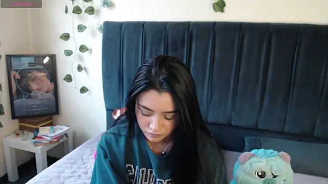 Snapshot of MarilynWhite_ chatting on 09/19/25, 05:35 MarilynWhite online show from 09/19/25, 05:35