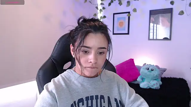 Snapshot of MarilynWhite_ chatting on 10/01/25, 05:30 MarilynWhite online show from 10/01/25, 05:30