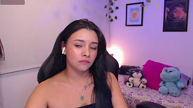 Snapshot of MarilynWhite_ chatting on 10/05/25, 11:24 MarilynWhite online show from 10/05/25, 11:24