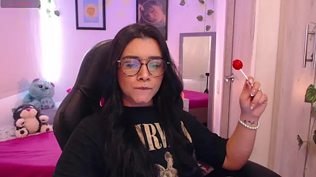 Snapshot of MarilynWhite_ chatting on 10/07/25, 07:00 MarilynWhite online show from 10/07/25, 07:00