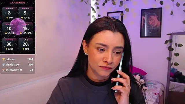 Snapshot of MarilynWhite_ chatting on 10/17/25, 05:04 MarilynWhite online show from 10/17/25, 05:04