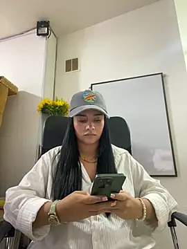 Snapshot of MarilynWhite_ chatting on 10/25/25, 03:47 MarilynWhite online show from 10/25/25, 03:47