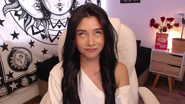 Snapshot of MarilynWhite_ chatting on 11/05/25, 10:10 MarilynWhite online show from 11/05/25, 10:10