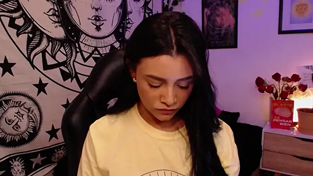 Snapshot of MarilynWhite_ chatting on 11/07/25, 02:00 MarilynWhite online show from 11/07/25, 02:00