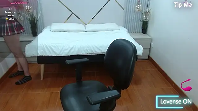 Snapshot of Bom_BomXX chatting on 11/05/25, 01:38 Bom BomXX online show from 11/05/25, 01:38