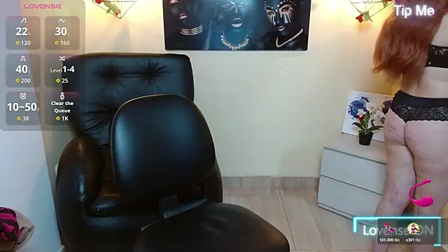 Snapshot of Bom_BomXX chatting on 11/30/25, 03:43 Bom BomXX online show from 11/30/25, 03:43