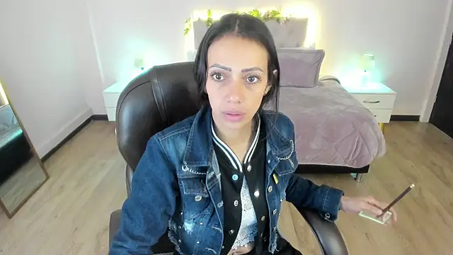 Mariam Lopez   online show from 06/11/26, 02:53