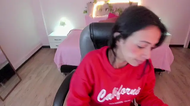Mariam Lopez   online show from 06/17/26, 03:09
