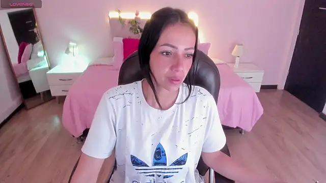 Mariam Lopez   online show from 07/07/26, 03:09