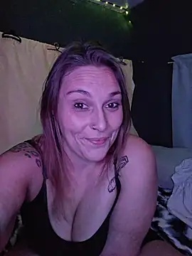 Snapshot of Crazy_cakes0301 chatting on 10/21/25, 11:11 Crazy cakes0301 online show from 10/21/25, 11:11