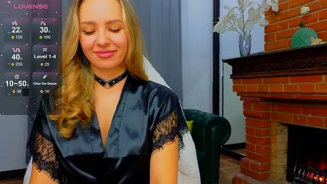 Snapshot of Hloya_Mei chatting on 10/16/25, 12:44 Hloya Mei online show from 10/16/25, 12:44