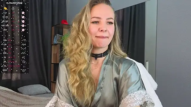 Snapshot of Hloya_Mei chatting on 10/23/25, 02:44 Hloya Mei online show from 10/23/25, 02:44