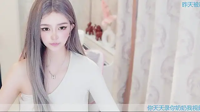 Snapshot of Aurora-77 chatting on 11/11/25, 01:22 Aurora-77 online show from 11/11/25, 01:22