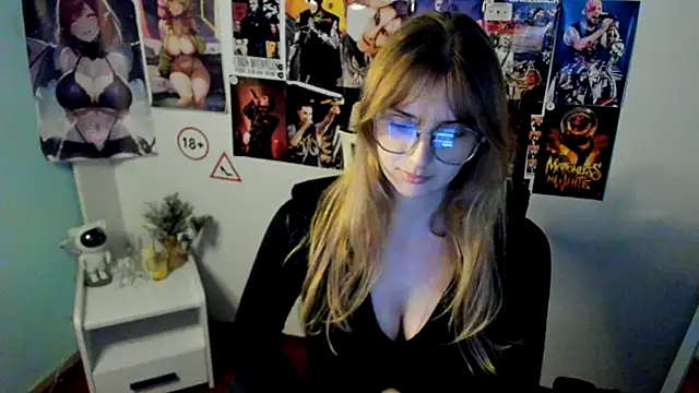 Snapshot of NeyliDream chatting on 10/10/25, 12:48 NeyliDream online show from 10/10/25, 12:48