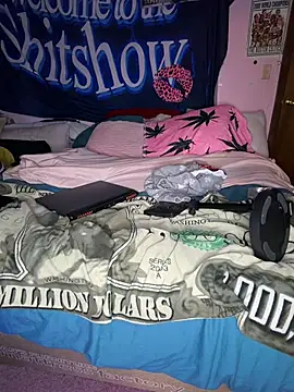 Snapshot of shortywidaphatty chatting on 12/15/25, 01:48 shortywidaphatty online show from 12/15/25, 01:48