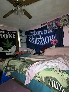 Snapshot of shortywidaphatty chatting on 12/17/25, 01:39 shortywidaphatty online show from 12/17/25, 01:39