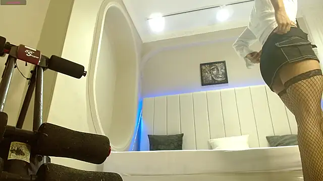 kendra lux1 online show from 10/31/25, 01:23