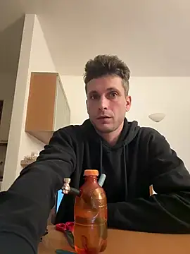 Malcom2f online show from 04/24/26, 02:25